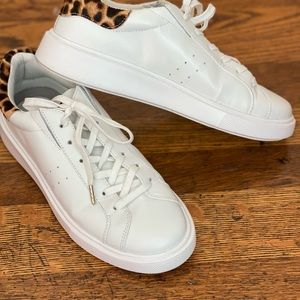 Kenneth Cole white w/ leopard size 6.5